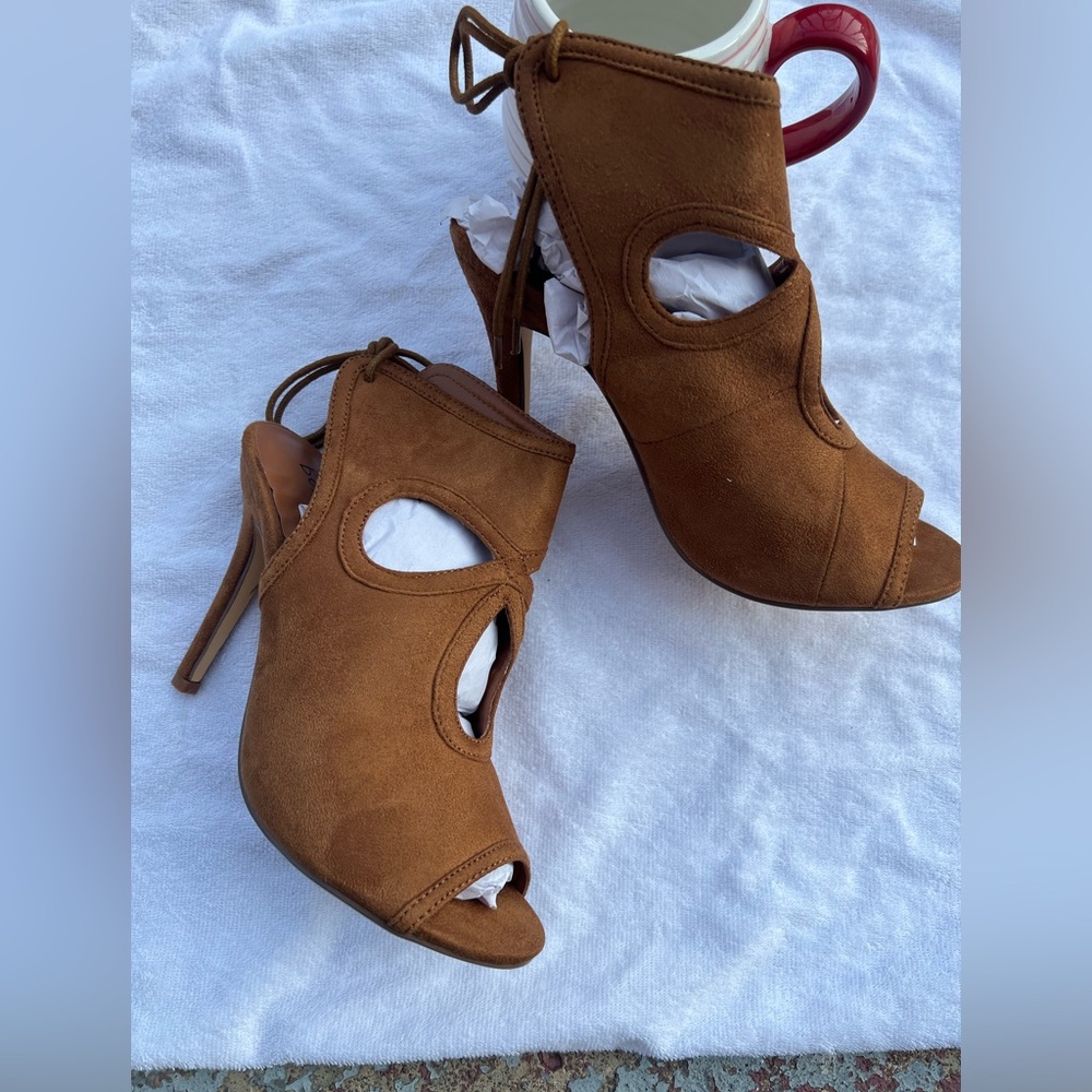 GORGEOUS SEXY HEELS ♥️